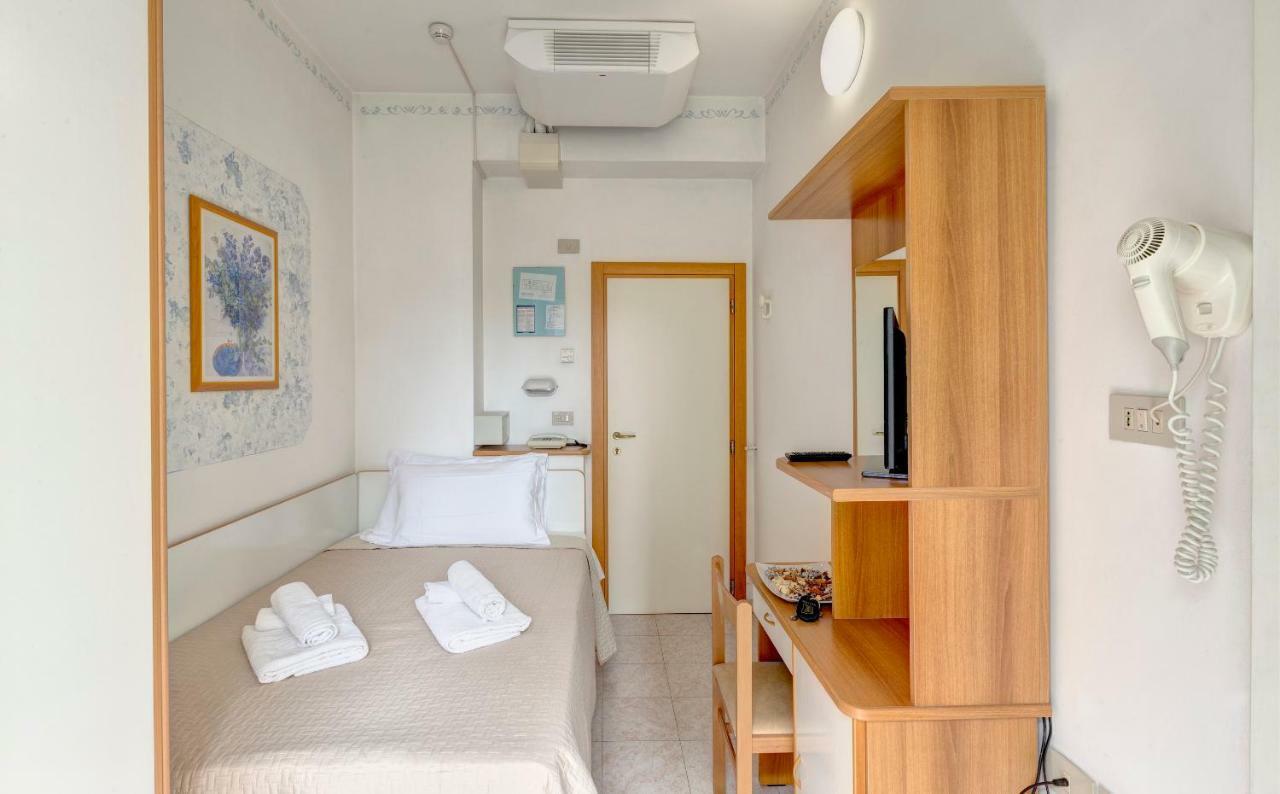 Hotel Niagara Riccione Kültér fotó