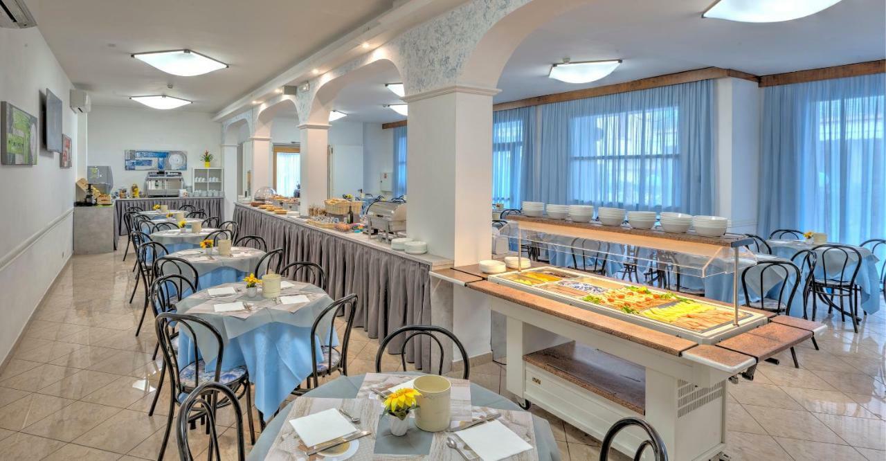 Hotel Niagara Riccione Kültér fotó