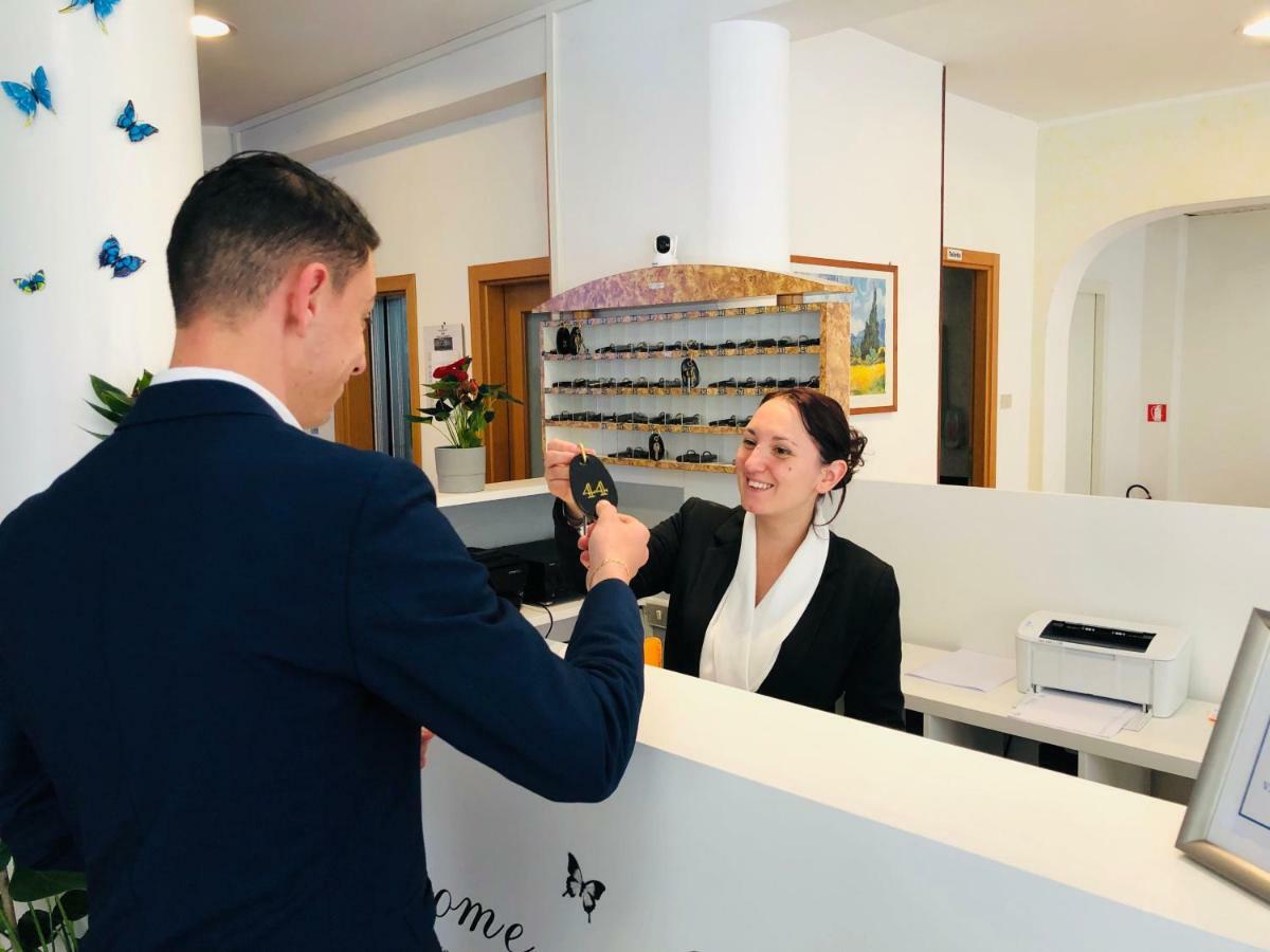Hotel Niagara Riccione Kültér fotó