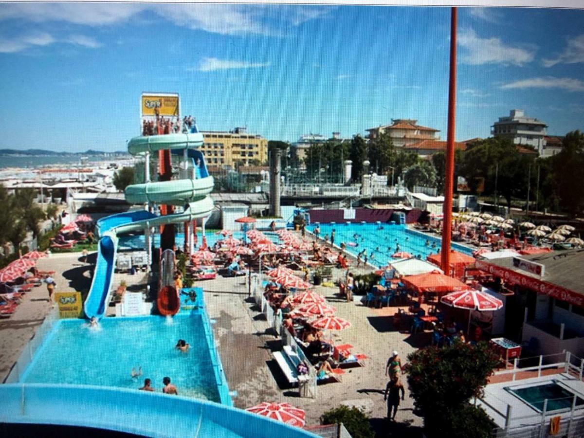 Hotel Niagara Riccione Kültér fotó